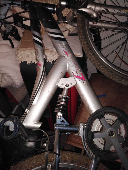 bicicleta em bom estado de conservação