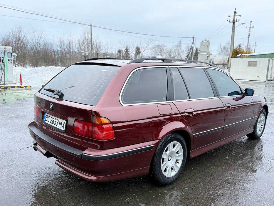 Продам BMW E39 520i