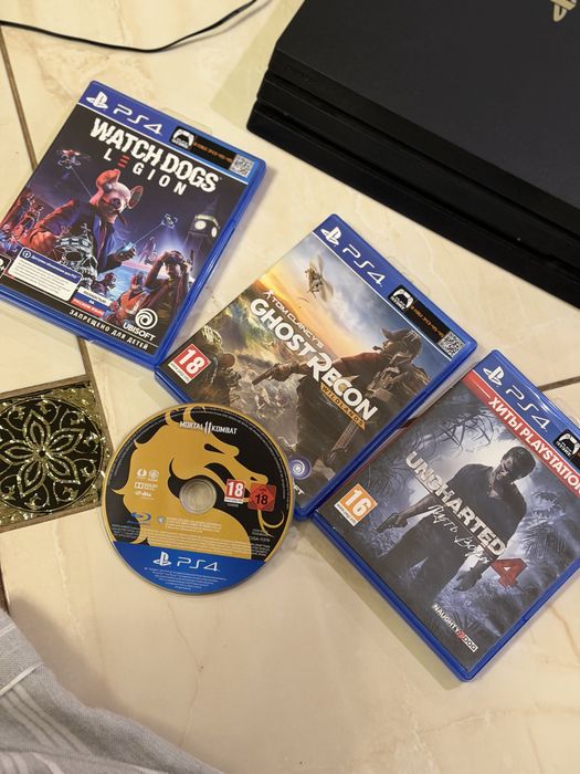 Продаю PlayStation 4 Pro 1TB у хорошому робочому стані.