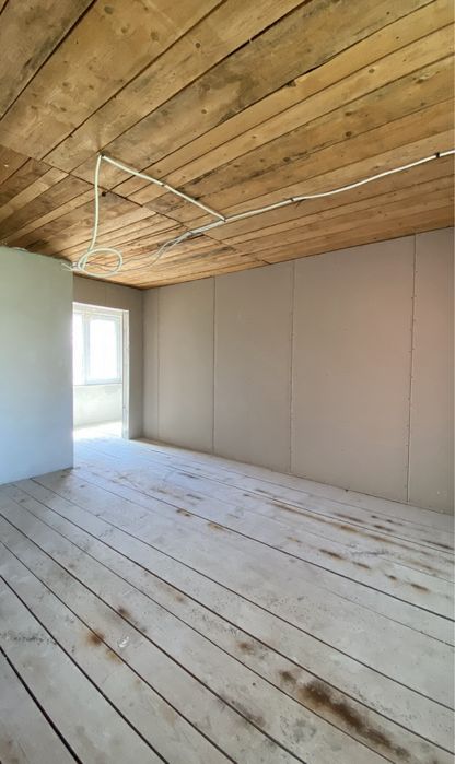 Продається добротний 2-поверховий будинок. Чортків