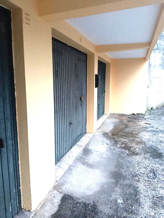 Garagem à Venda em Arruda dos Vinhos – 45,5 m² com WC e Contadores Independentes