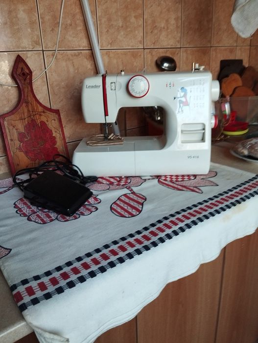 Електрична швейна машина Lеader