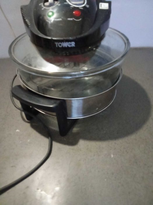 Forno hologeniomarca tower a funcionar bem