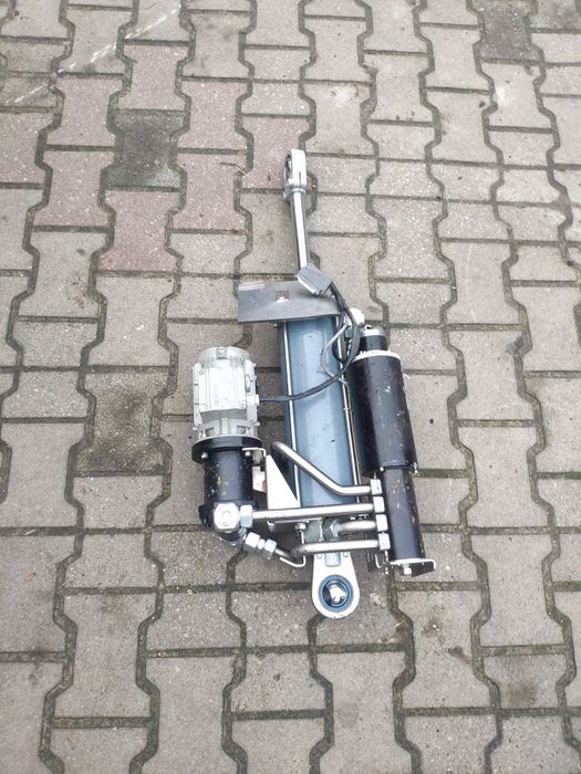 Siłownik hydrauliczny z napędem elektrycznym