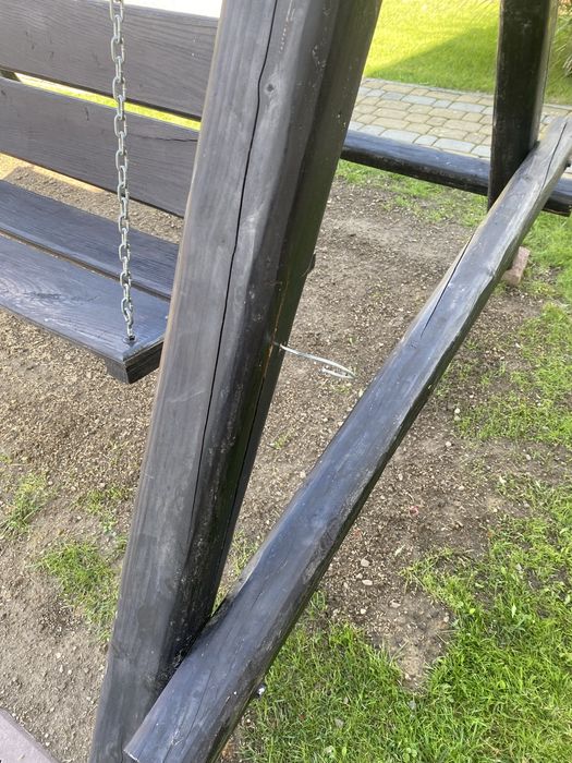 Hustawka ogrodowa drewniana na solidnych lancuchach