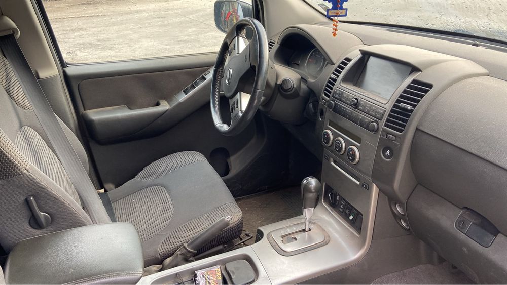 Nissan pathfinder 2006 rok