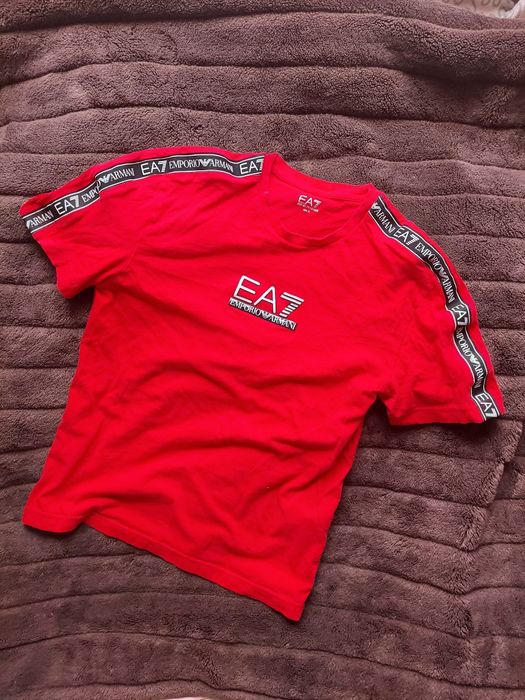 Футболка фірми Armani з лампасами оригінал 

Размер: S

Заміри детальн