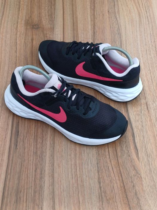 Nike Revolution 6 підліткові літні кросівки / жіночі бігові кросовки сітка 37-38р