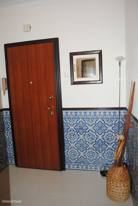 Apartamento T2 com terraço em Linda-a-Velha