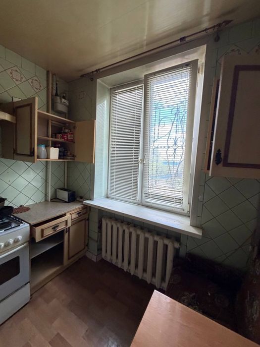 продам 4 комнатную квартиру
