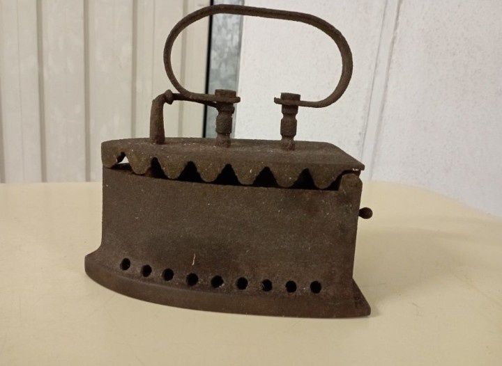 Ferro Carvão Antigo