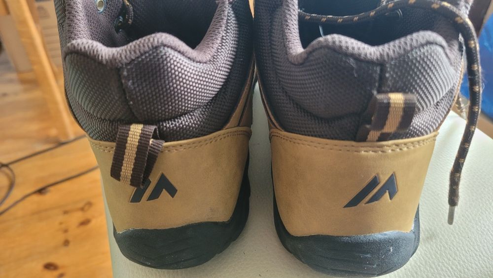 Buty MARTES rozm. 42 miodowe