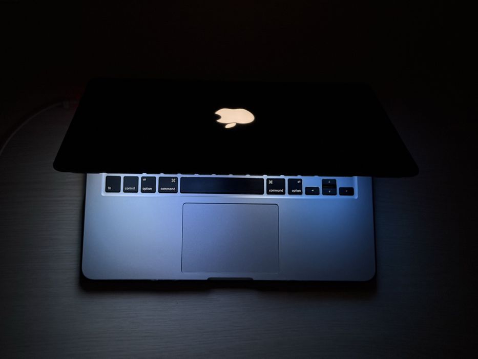 MacBook Pro 13" Retina i5 512GB SSD + комплект аксесуарів