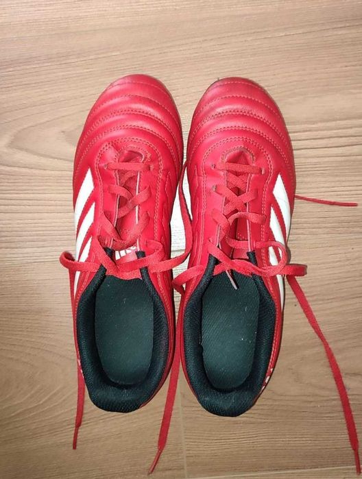 Футбольні  бутси для дитини (б/у) у гарному стані!