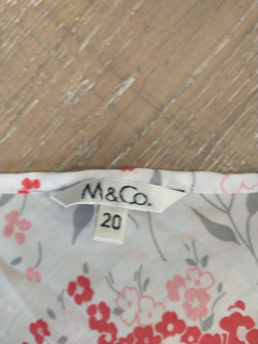 Biała bluzka w kwiaty M&Co 20