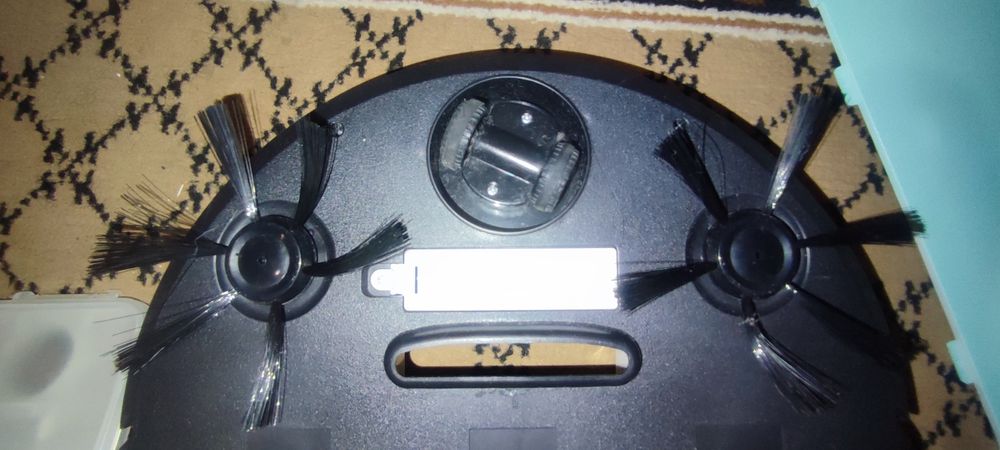 Робот пилосос робочий