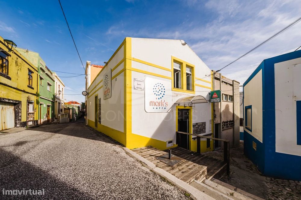 Imóvel Comercial no Centro de Peniche com Possibilidade de Convers...