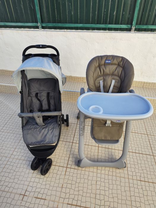 Carrinho de bebê e cadeira