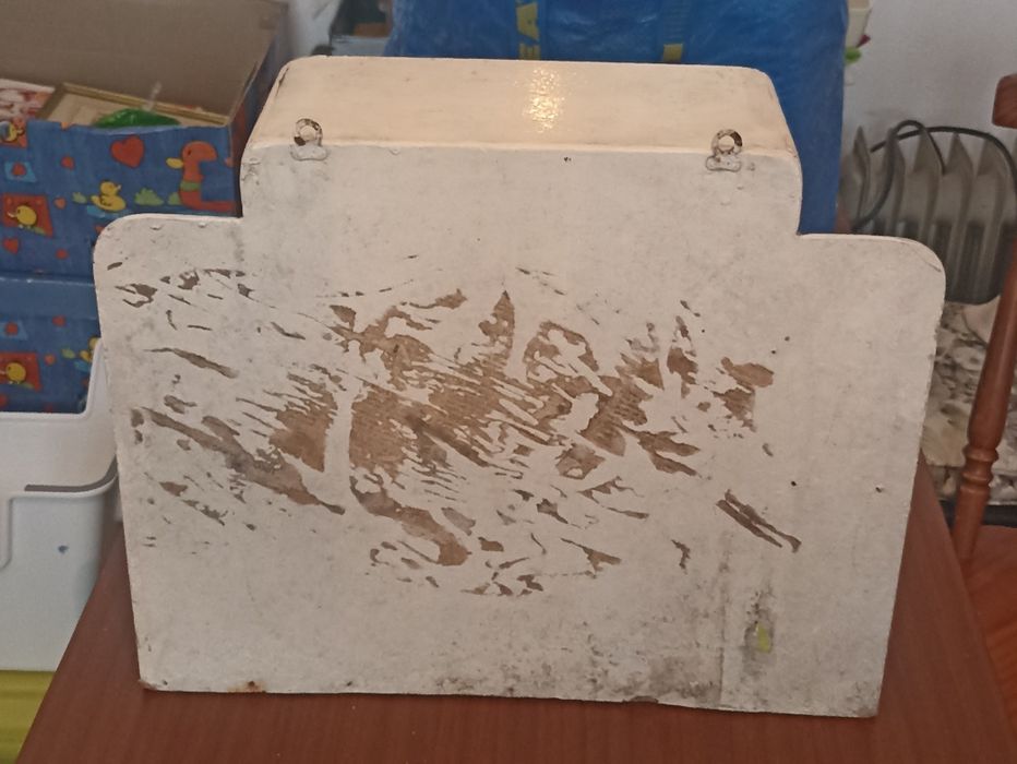 Antigo armário de casa de banho