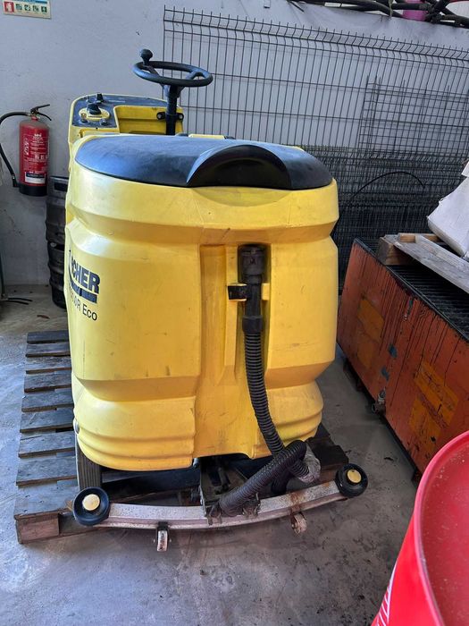 Máquina de lavagem de pavimentos