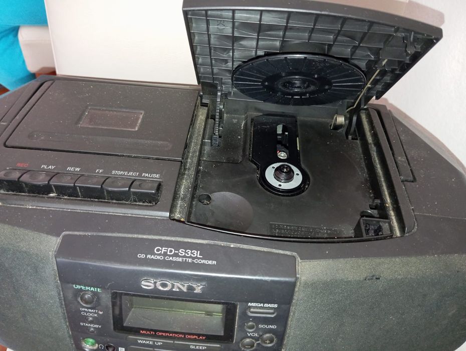 Vendo rádio de música da para por CDs e cassete