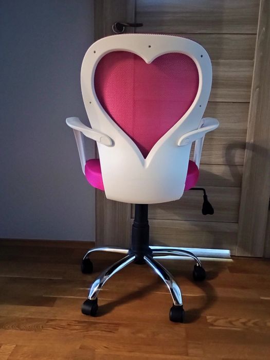 Fotel obrotowy na kółkach z oparciem Daisy