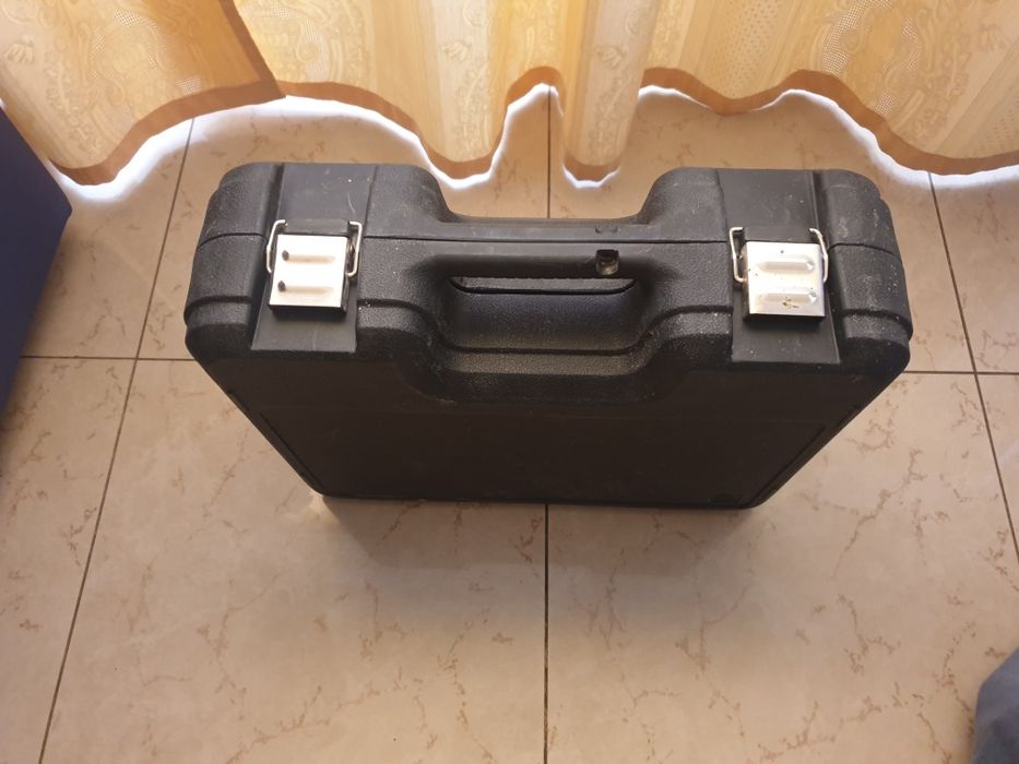 Caixa / mala Black + Decker para martelo demolidor