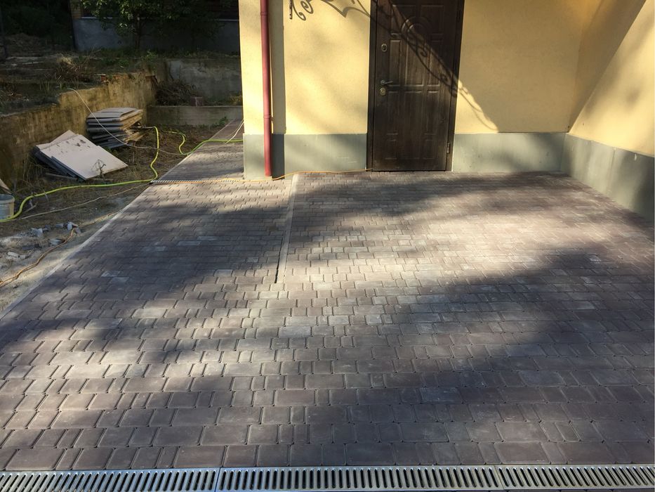 Укладка та продаж тротуарної плитки