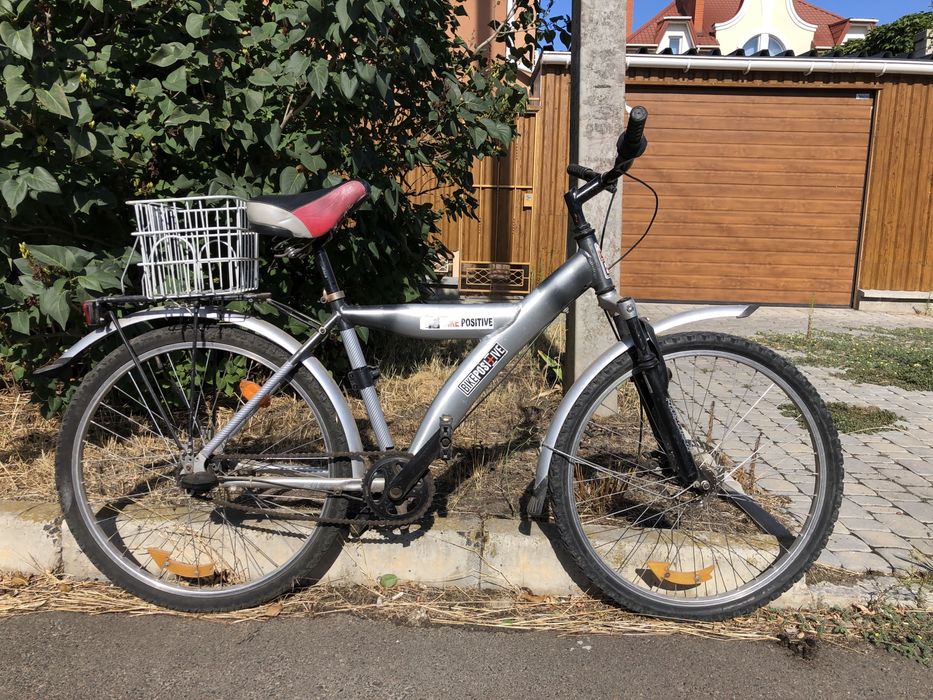 Велосипед с алюминиевой рамой.