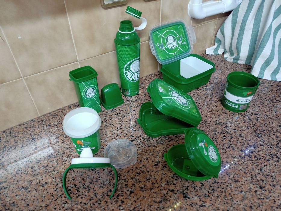 Tupperware copos garrafa talheres do clube Palmeiras casa quarto apart