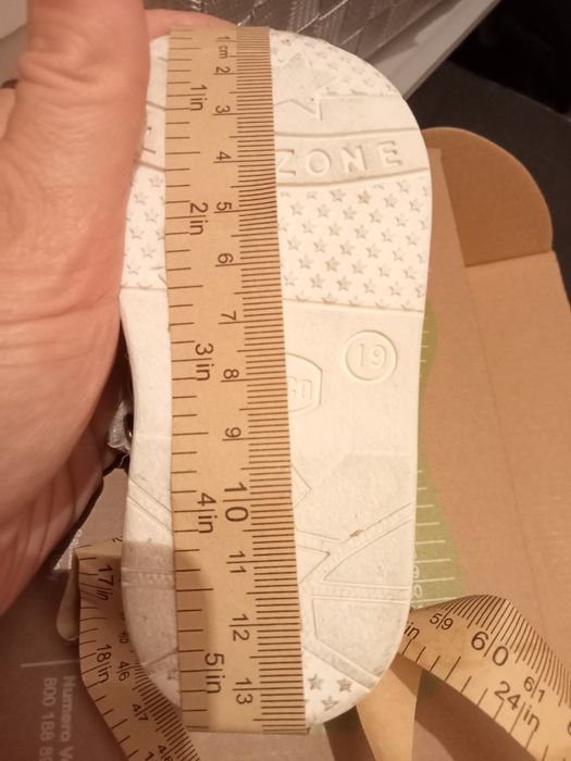 Sapatos cerimónia_CHICCO_branco_menina_tamanho 19_como NOVO