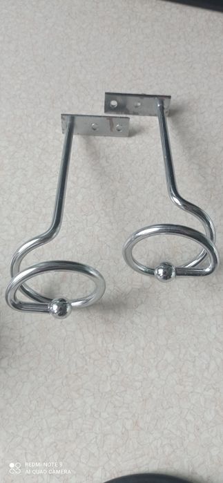 Uchwyty np na karnisz