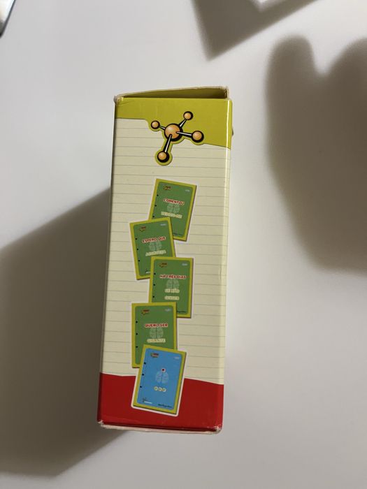 Jogo de cartas com perguntas super genio