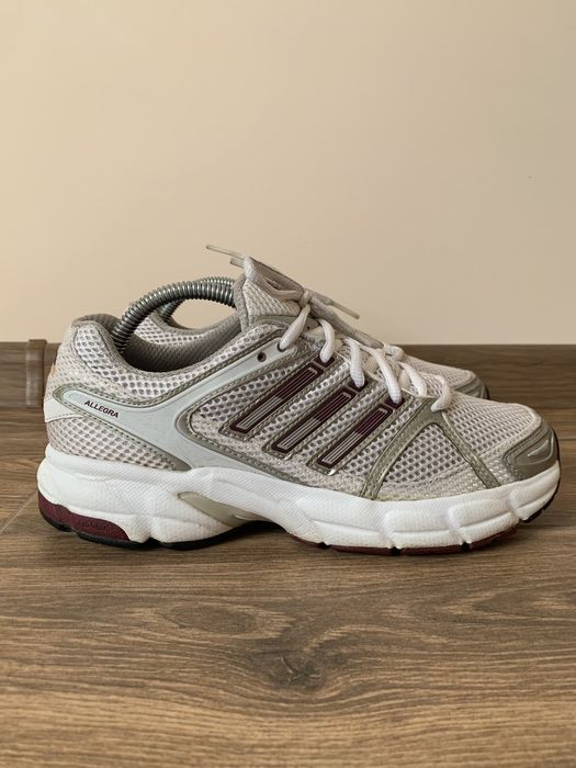 красовки Adidas взуття