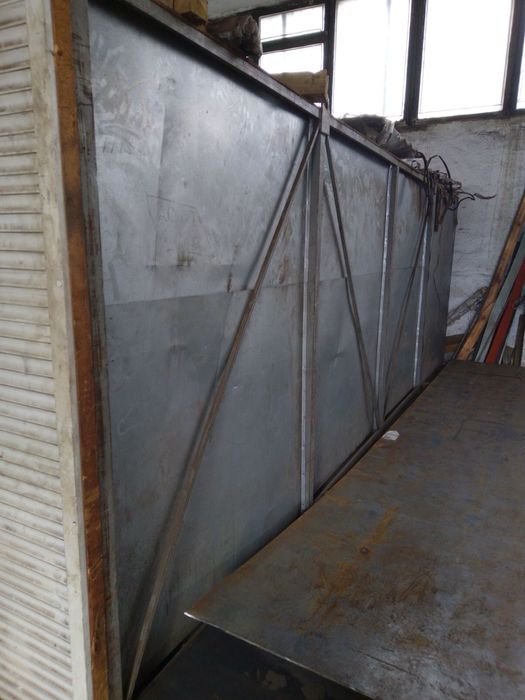 Контейнер металевий з ролетою Складський бокс з полицями