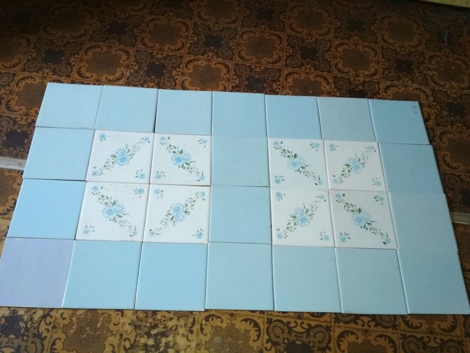 Продам советский кафель  15 Х 15 см. Новый бледно- голубой и с рисунко