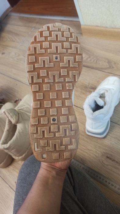 Кроссовки и ботинки для девочки