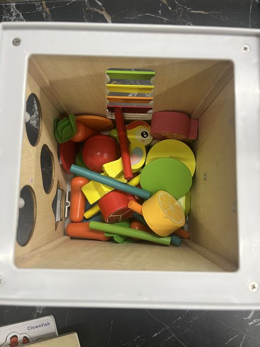 Лот дитячіх іграшок