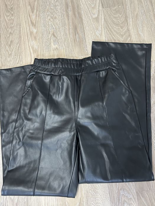 Шкіряні штани Кльош,не отеплені,48 розмір по  бірці
