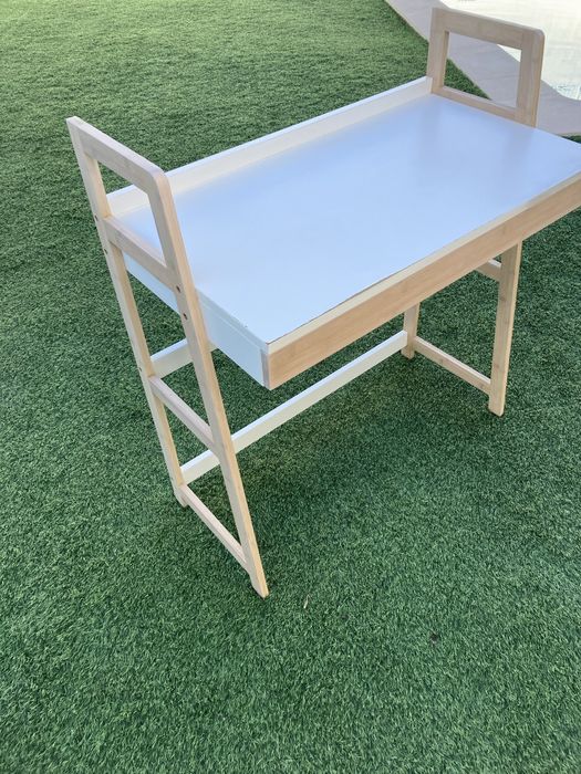 Mesa secretaria de apoio para estudo