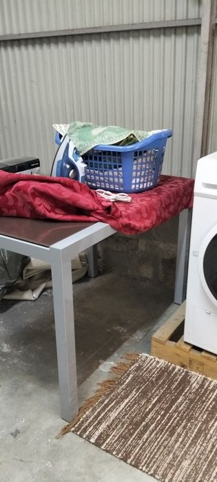 Mesa com tampo de vidro+2cadeiras