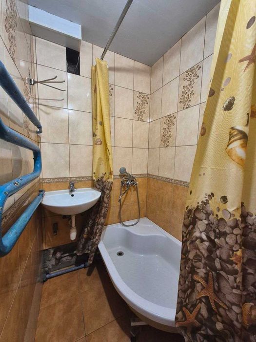 ПРОДАМ 2-КІМНАТНУ КВАРТИРУ  вул. Захисників України
