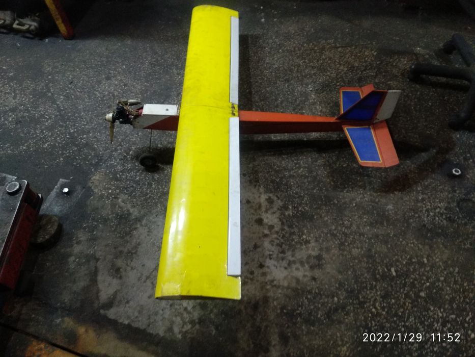 Радіокеровані літаки