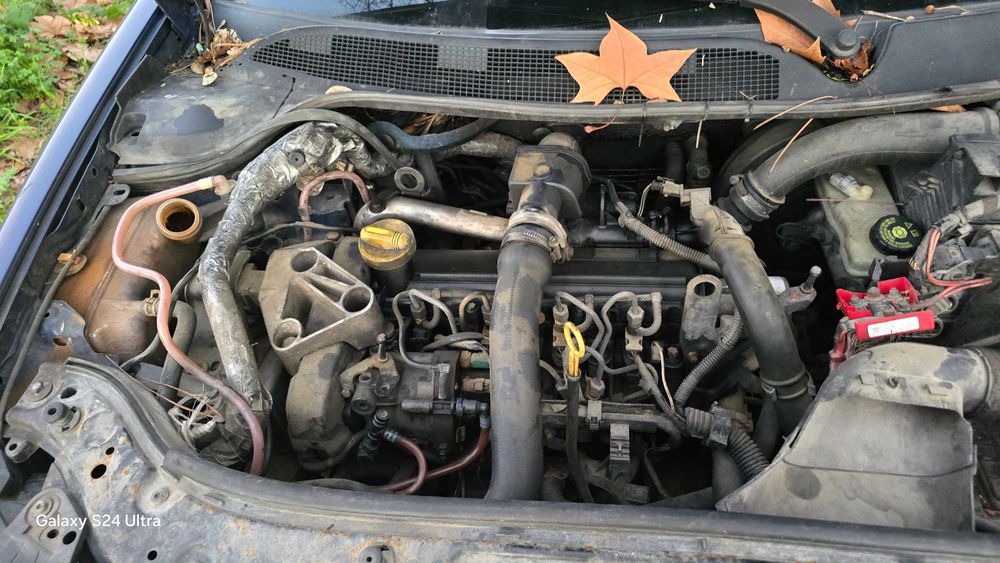 Renault megane batido com motor a funcionar