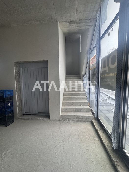 Продаж комерційної будівлі 887 м² з ліфтом