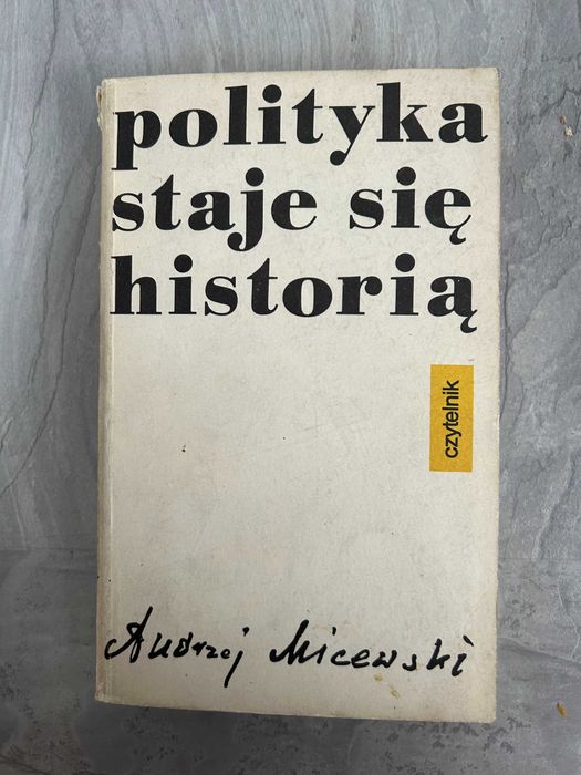 Polityka staje się historią
