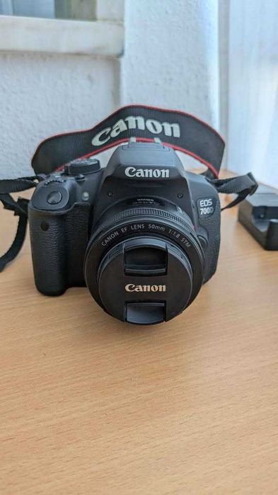 Canon 700D + 2 lentes (18-55mm e 50mm STM)