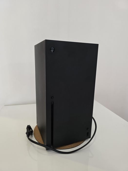 Xbox Series X Bundle + 2 Controllers64168930821507121