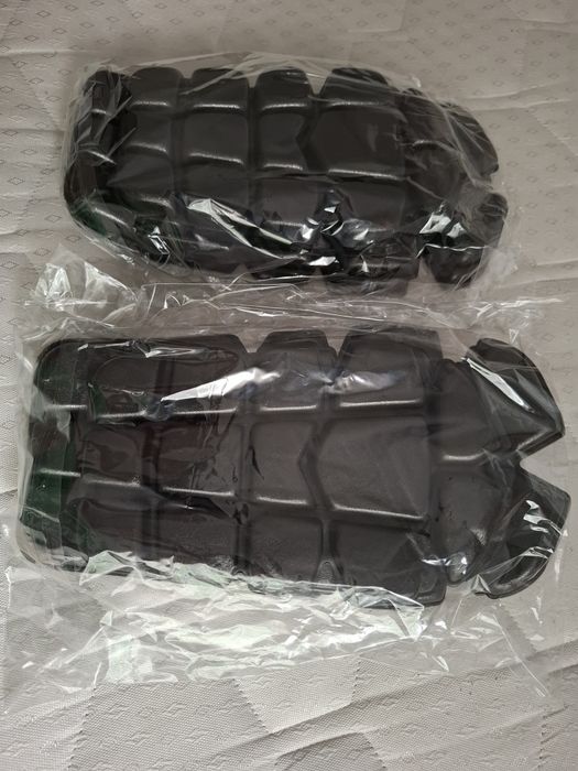 Ochraniacze piankowo-gąbczaste na kolana i łokcie nowe.

Ochraniacze g