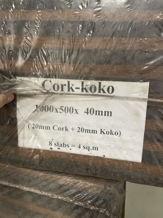 Placas de cortiça e coco para isolamento